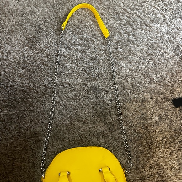 Yellow shoulder bag with silver hardware and zipper closure. - Picture 6 of 6